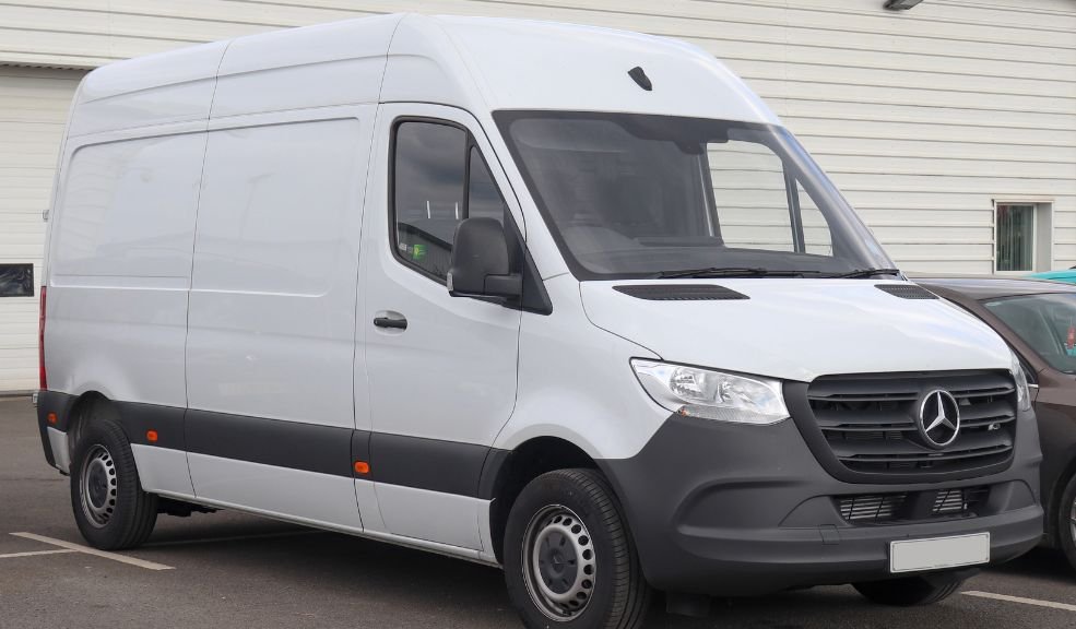 Mercedes-Benz revoluciona el transporte urbano con la nueva eSprinter eléctrica