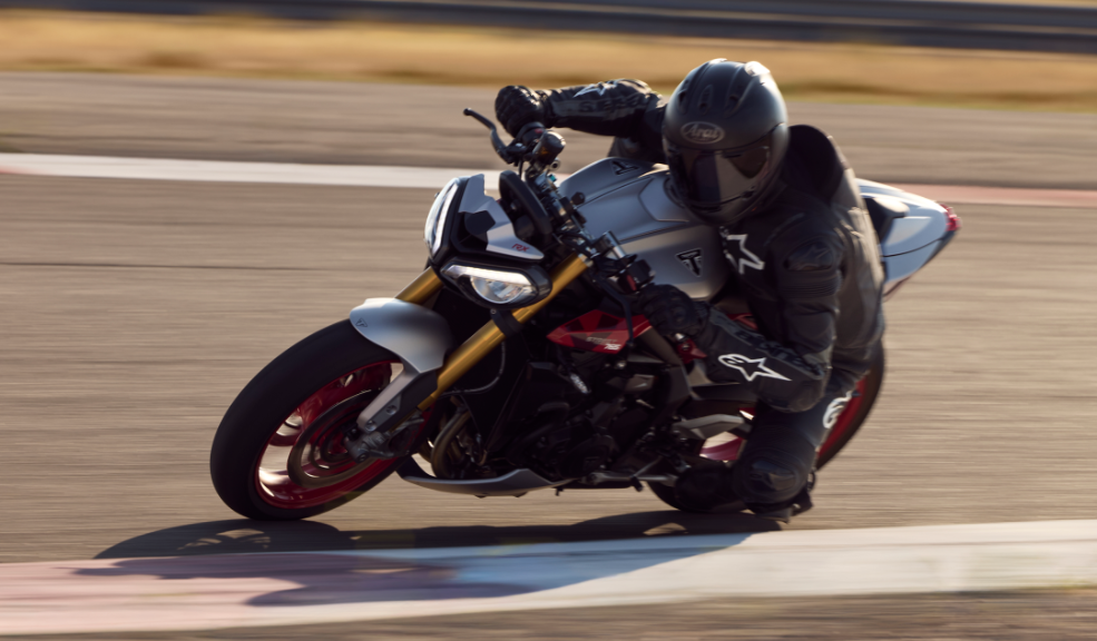 Triumph sacudió la F2R: así son las nuevas Street Triple RX y Tiger 800 Sport