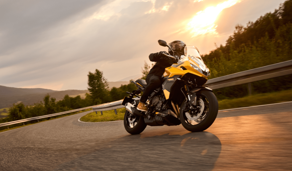 Triumph sacudió la F2R: así son las nuevas Street Triple RX y Tiger 800 Sport
