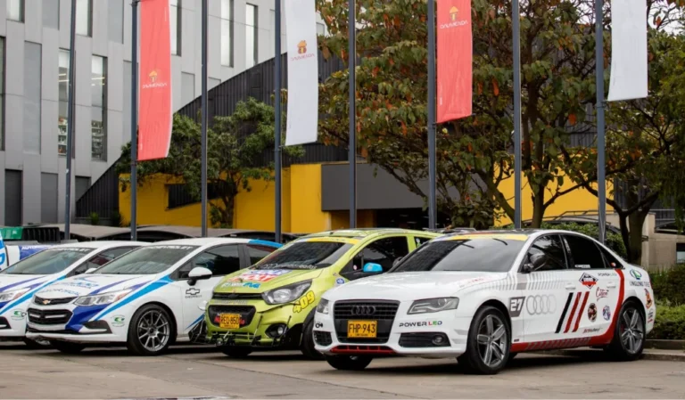 La compra de un carro usado va más allá de una pintura reluciente y un motor lavado pueden esconderse daños de millones de pesos. Un diagnóstico técnico a fondo bien conocido como peritaje es el único escudo efectivo ante los engaños del mercado.