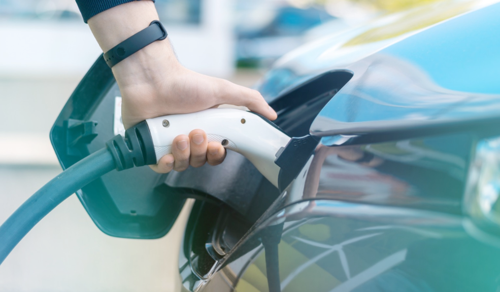 La marca de vehículos eléctricos distribuida por Astara en Colombia pone sobre la mesa una comparación que duele verla escrita: lo que gasta un carro a gasolina en una semana puede ser lo mismo que carga un eléctrico durante más de un mes.