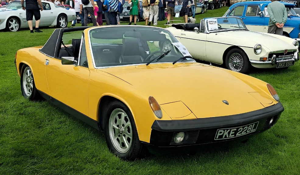 Safety Car F1: 50 años de historia, del Porsche 914 amarillo al Aston Martin Vantage