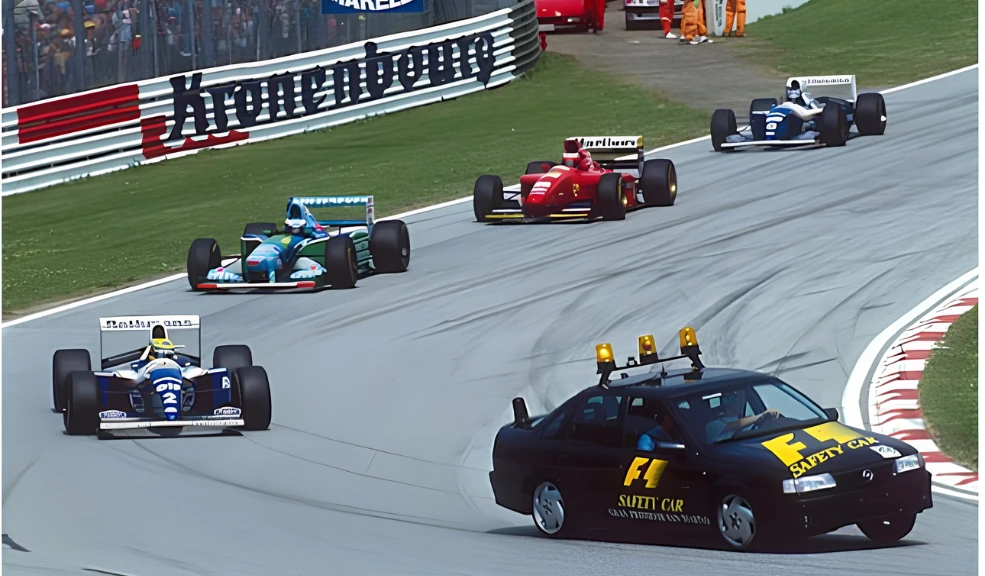 Safety Car F1: 50 años de historia, del Porsche 914 amarillo al Aston Martin Vantage
