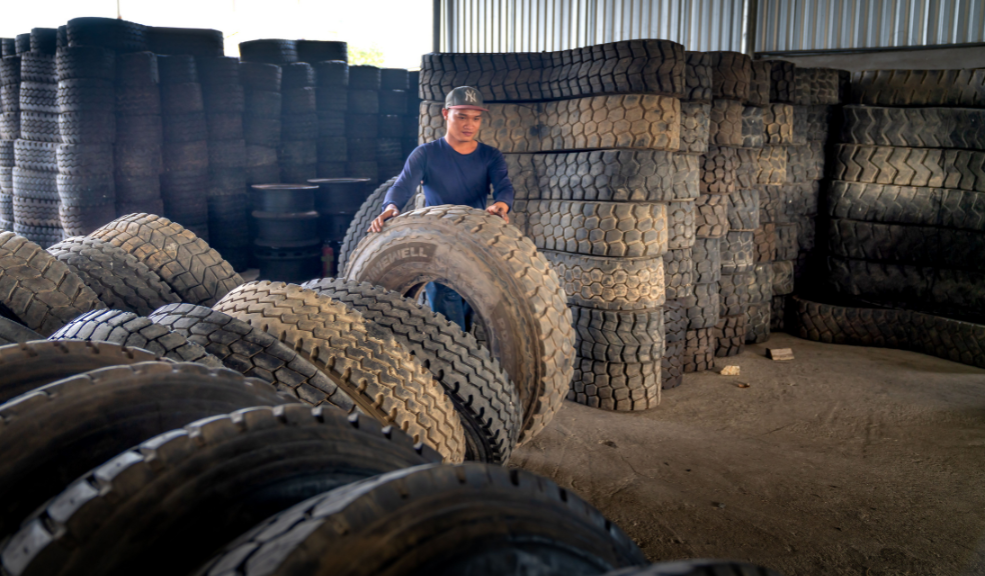 Acoplásticos presentó Acoreencauche, una alianza que busca fortalecer el reencauche de llantas en Colombia frente al aumento de las importaciones de bajo costo y calidad. La iniciativa promueve la economía circular, protege miles de empleos y reduce el impacto ambiental.