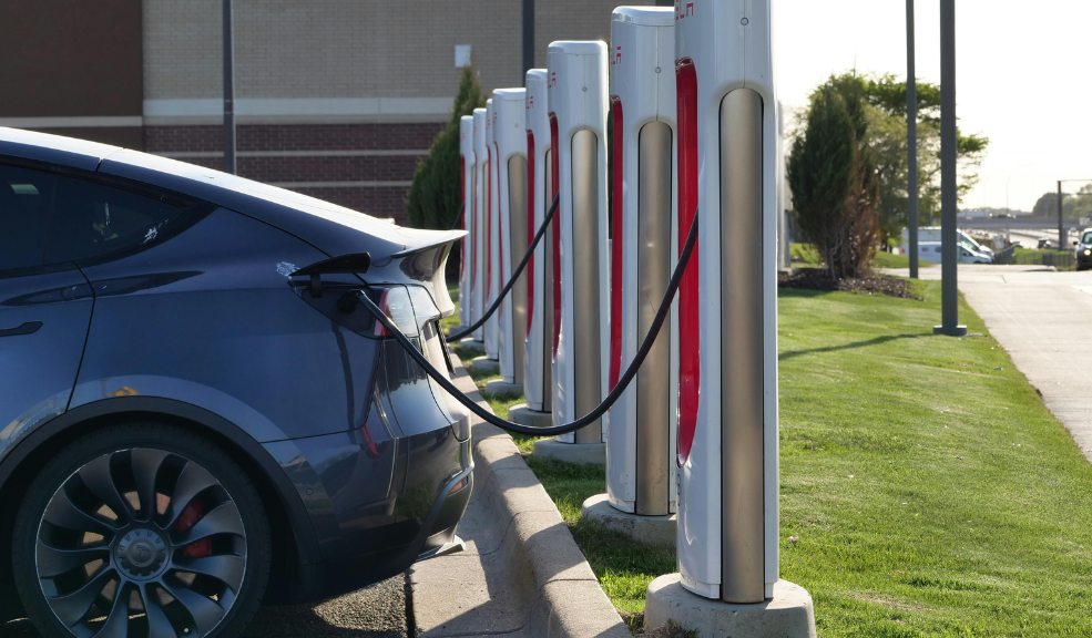 Cuánto dura la batería de un carro eléctrico en Colombia y cómo evitar arruinarla