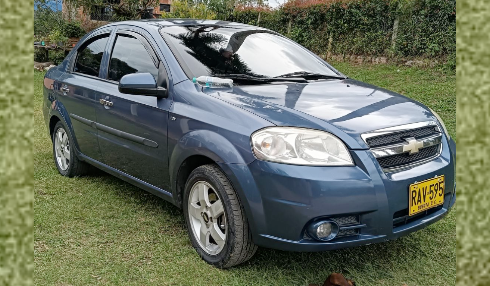 Basados en un salario mínimo con subsidio de transporte, analizamos los costos ocultos de combustible, impuestos, seguros y mantenimiento preventivo para determinar si un ingreso de dos millones de pesos alcanza para sostener un automóvil sin arriesgar la estabilidad económica.